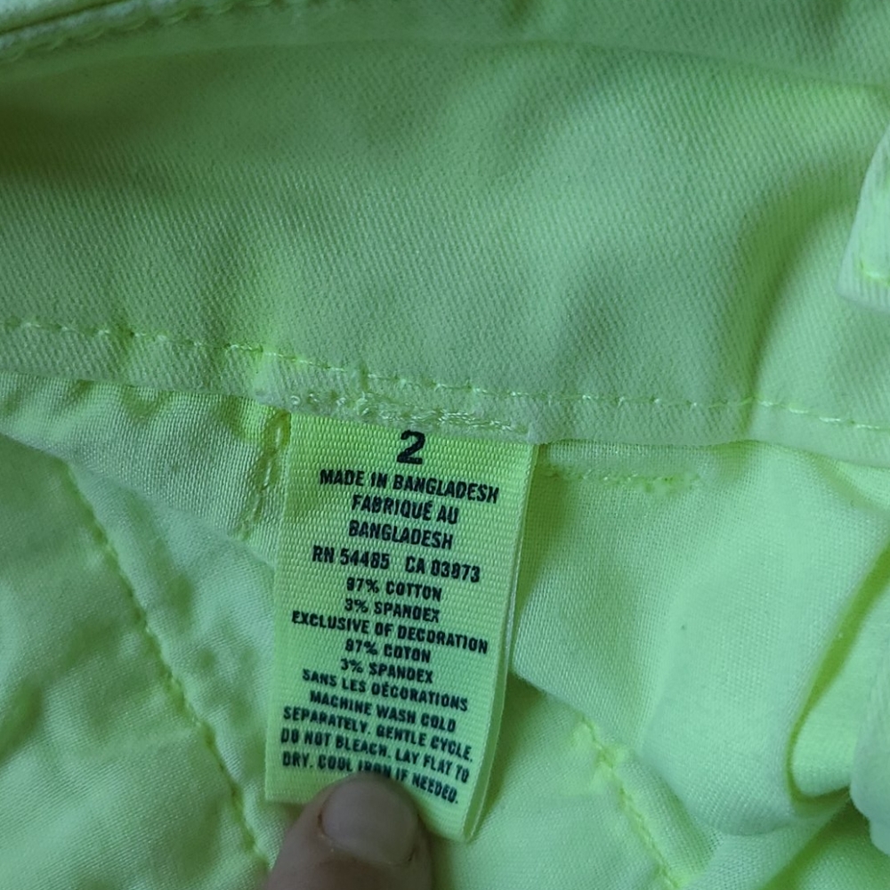 AE Shorts - Picture 3 of 4